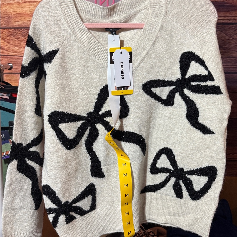 Express cream Sweater with Black Bow Accents new oversized - Picture 8 of 9
